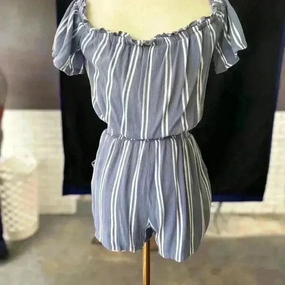 Guess - Off the Shoulder Romper - Picture 3 of 8